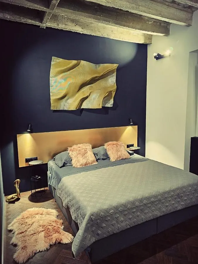 Booza 9 Luxury Room Split