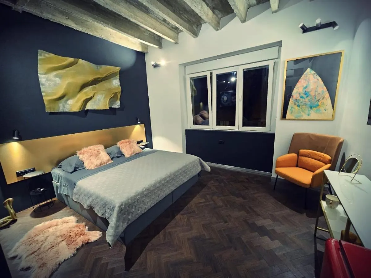 Booza 9 Luxury Room location
